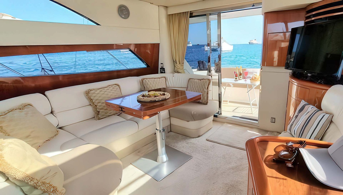 Аренда яхты Fairline Phantom 43 на Миконосе